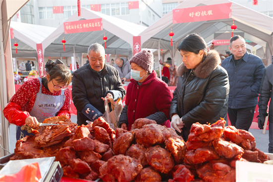 江苏盱眙：年货大集年味足 烟火气里迎新春