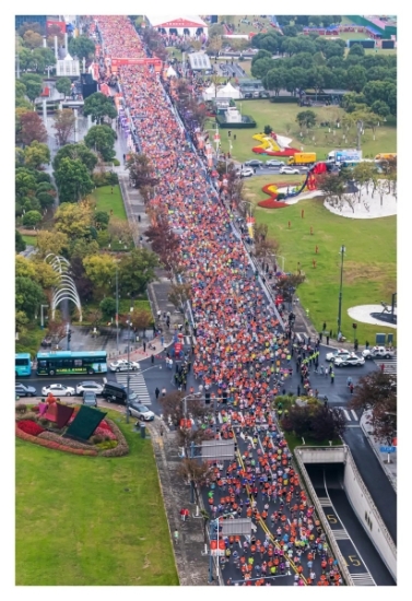 雅迪2024锡山宛山湖马拉松暨大运河马拉松系列赛（无锡锡山站）鸣枪开跑