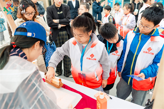 苏州这场秋日里的集市 迎来市民围观