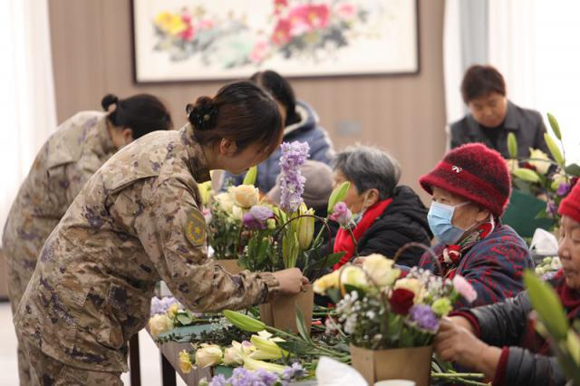 苏州第三离职干部休养所举办“芳华悦绽，馨香满院”妇女节创意插花主题活动_fororder_图片2