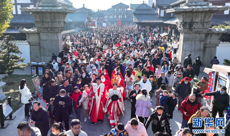 江苏宿迁：“霸王”迎新 开门祈福