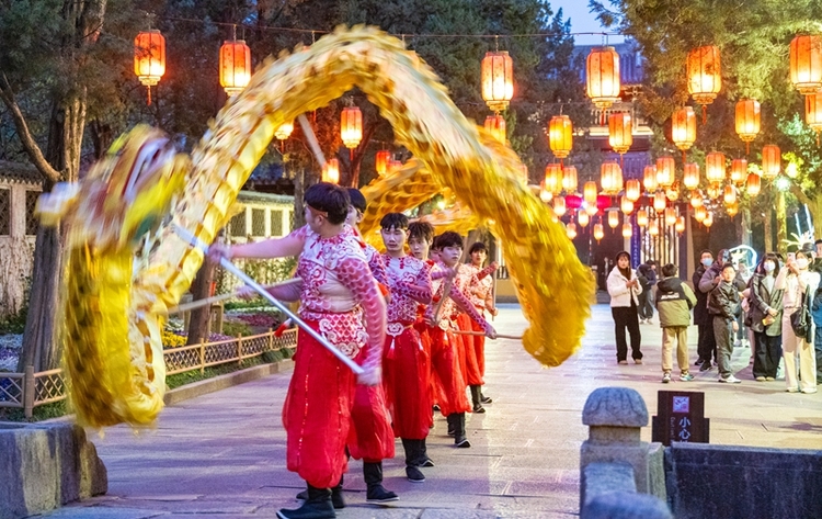 无锡：来惠山古镇 把福带回家