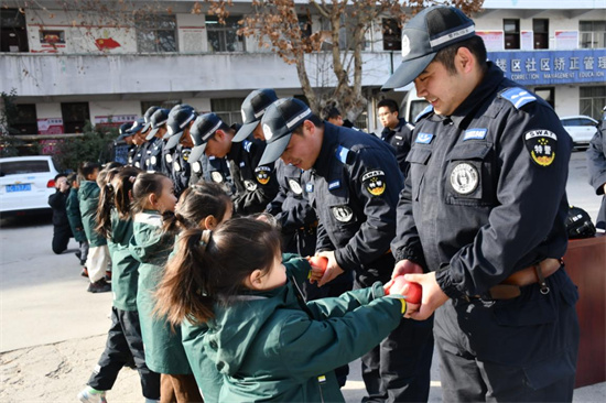 “警心连童心 共庆警察节”徐州市公安局鼓楼分局开展警营开放日活动