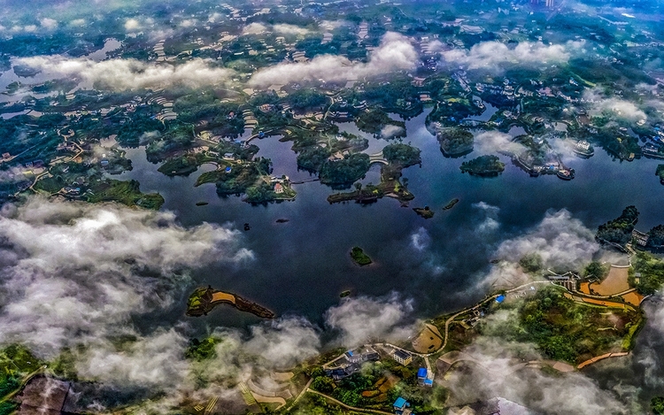 来四川看湖 品天府美景