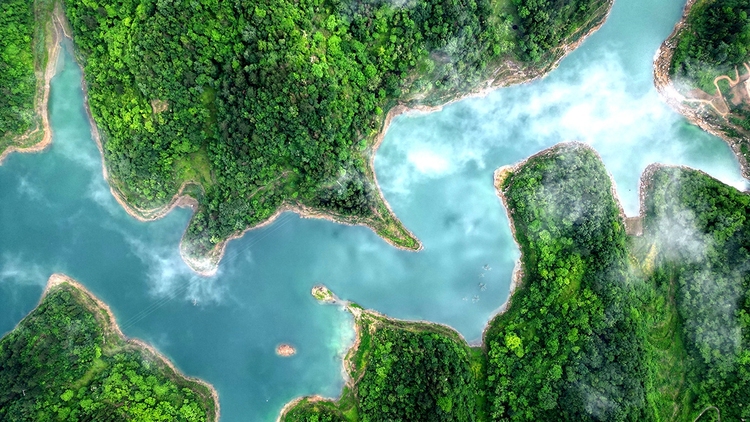 来四川看湖 品天府美景