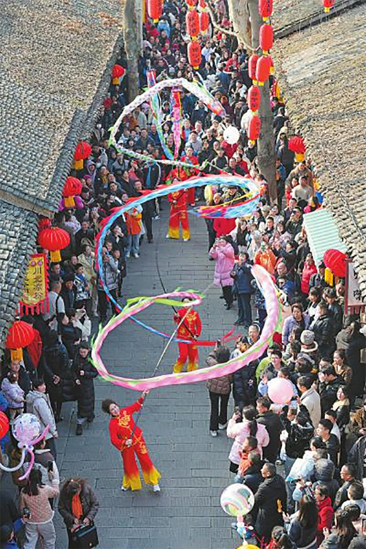 首个“非遗版”春节 传统文化“烩”天府浓浓年味