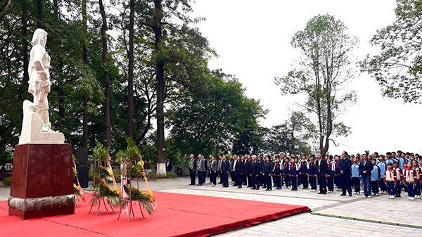 宜宾市一曼中学校：英烈不朽 精神永续