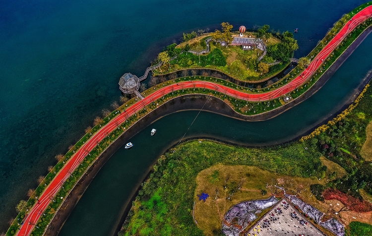 来四川看湖 品天府美景