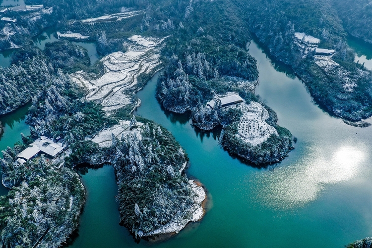 来四川看湖 品天府美景