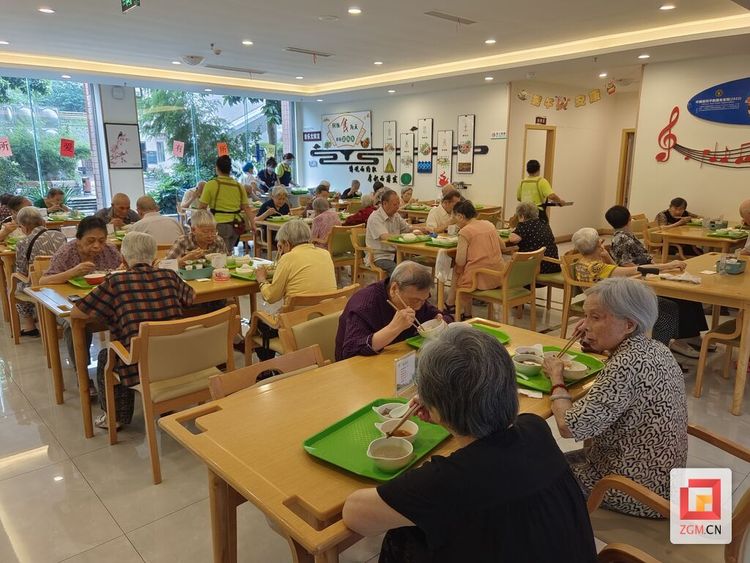 自贡高新区积极构建老年助餐服务网络 守护银发幸福“食”光