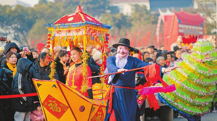 首个“非遗版”春节 传统文化“烩”天府浓浓年味