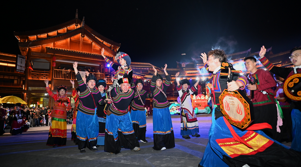 ¡El estilo más cool del "patrimonio cultural inmaterial"! El desfile del patrimonio cultural inmaterial de Emei encienden el entusiasmo del Festival