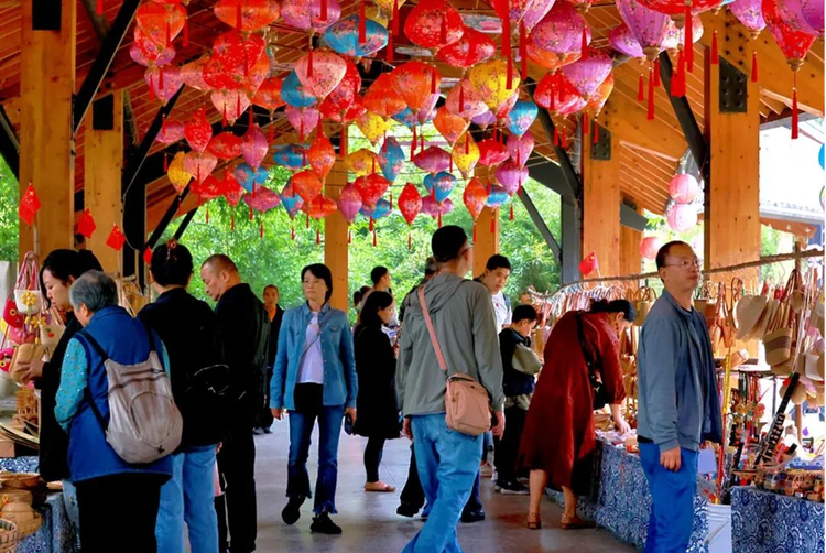 Tourism Revenue Exceed 1.3 Billion Yuan in Chongzhou During the National Day Holiday