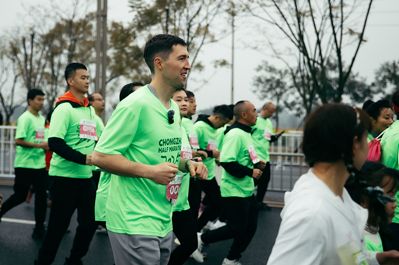 Meet Amidst a Sea of Flowers, Run into Spring—Half Marathon 2025 Chongzhou Kicks Off with Passion_fororder_1